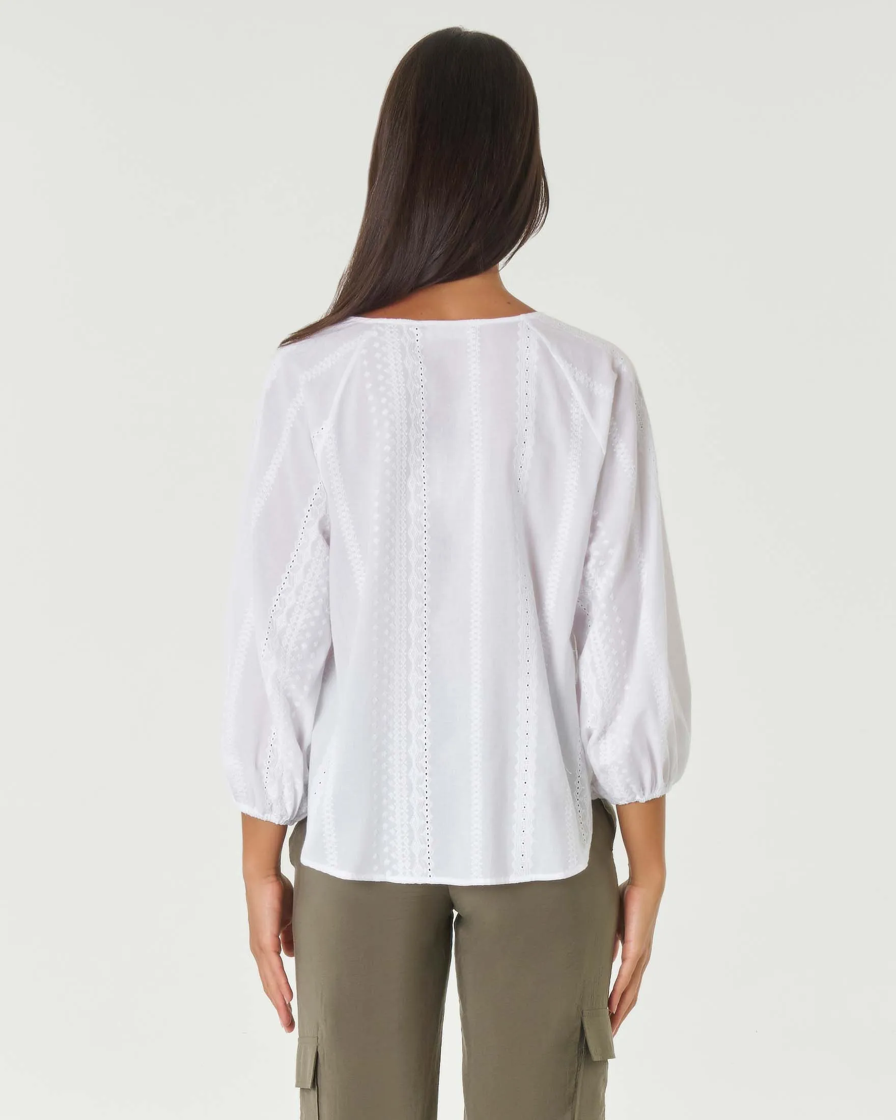Blusa bianca dalla linea ampia in puro cotone con ricami stile Sangallo all over con maniche raglan