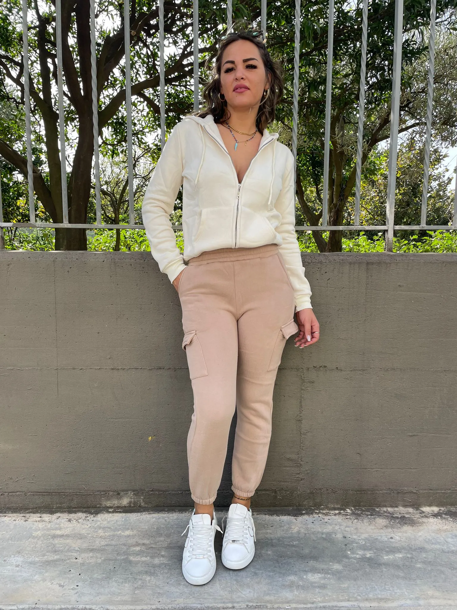 Pantalone tuta felpato con tasconi
